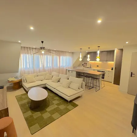 Duplex Contemporain Et Confort アパート ストラスブール